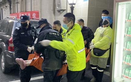 孕妇临产被困 保安合力救援 ——浙江民泰驻南苑辅警项目积极救助临产孕妇