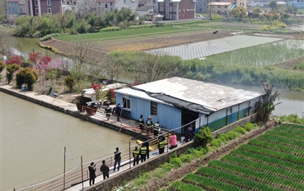 无人机航拍捕捉火情 保安消防员联手施救 ——宗保公司无人机在执行任务中发现火灾并报警