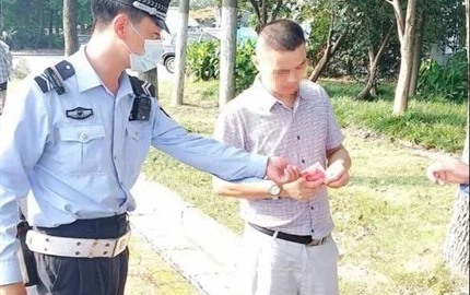 公正管理拒贿赂 素质过硬显本色——宗保公司驻闵行交通辅警项目队员拒收贿赂